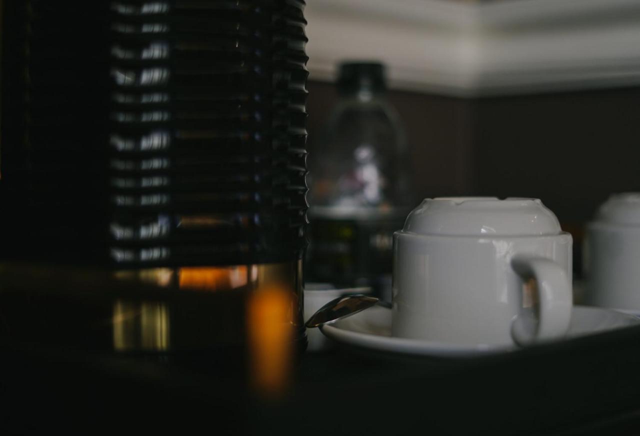 40 Winks Hospitality Hotel Durham Bagian luar foto