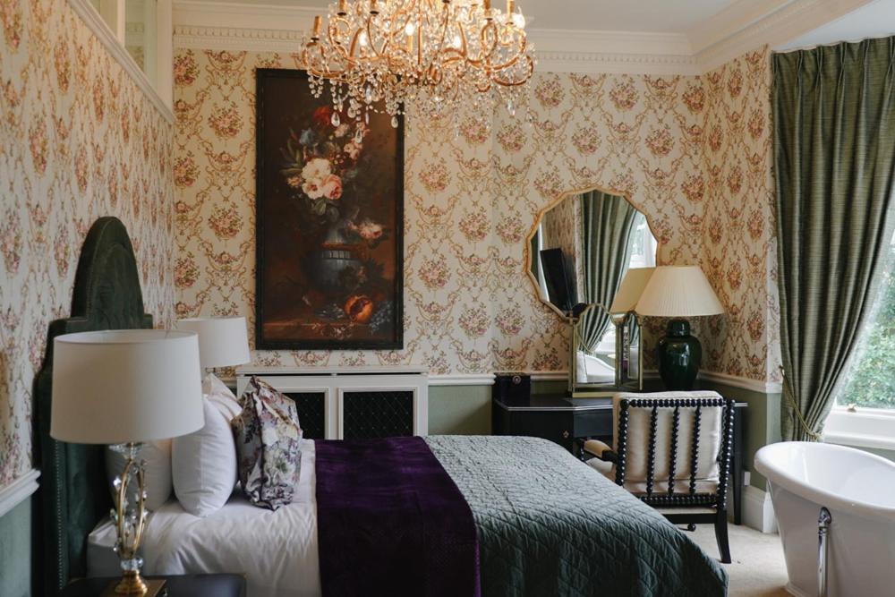 40 Winks Hospitality Hotel Durham Bagian luar foto
