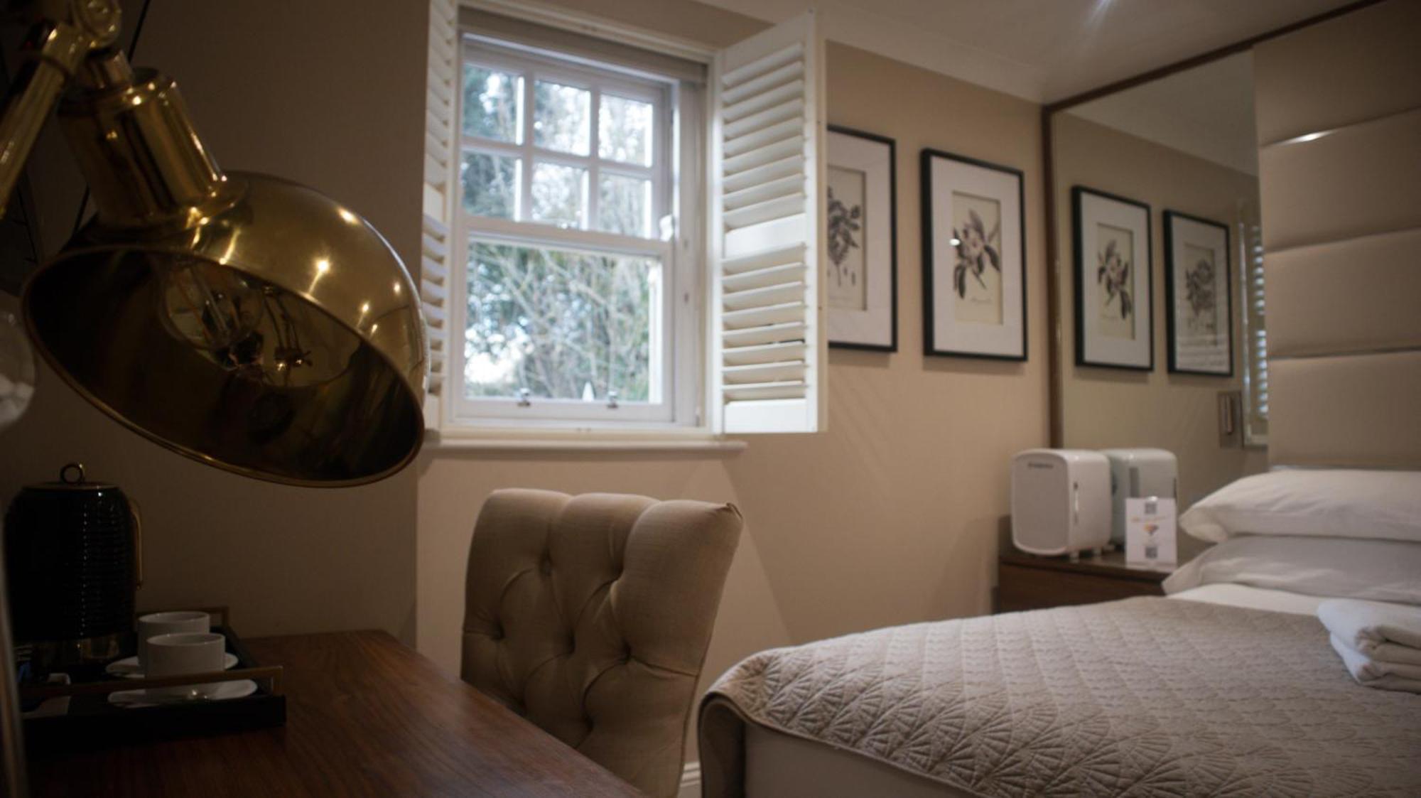 40 Winks Hospitality Hotel Durham Bagian luar foto