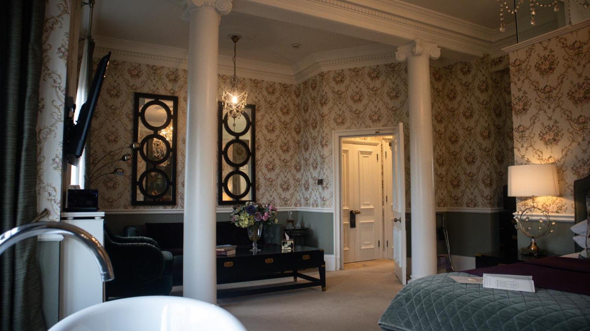 40 Winks Hospitality Hotel Durham Bagian luar foto